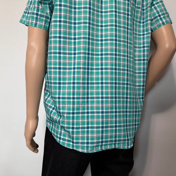 UNDER ARMOUR Men’s Heatgear Button-Down Shirt (Size M) - Picture 8 of 11